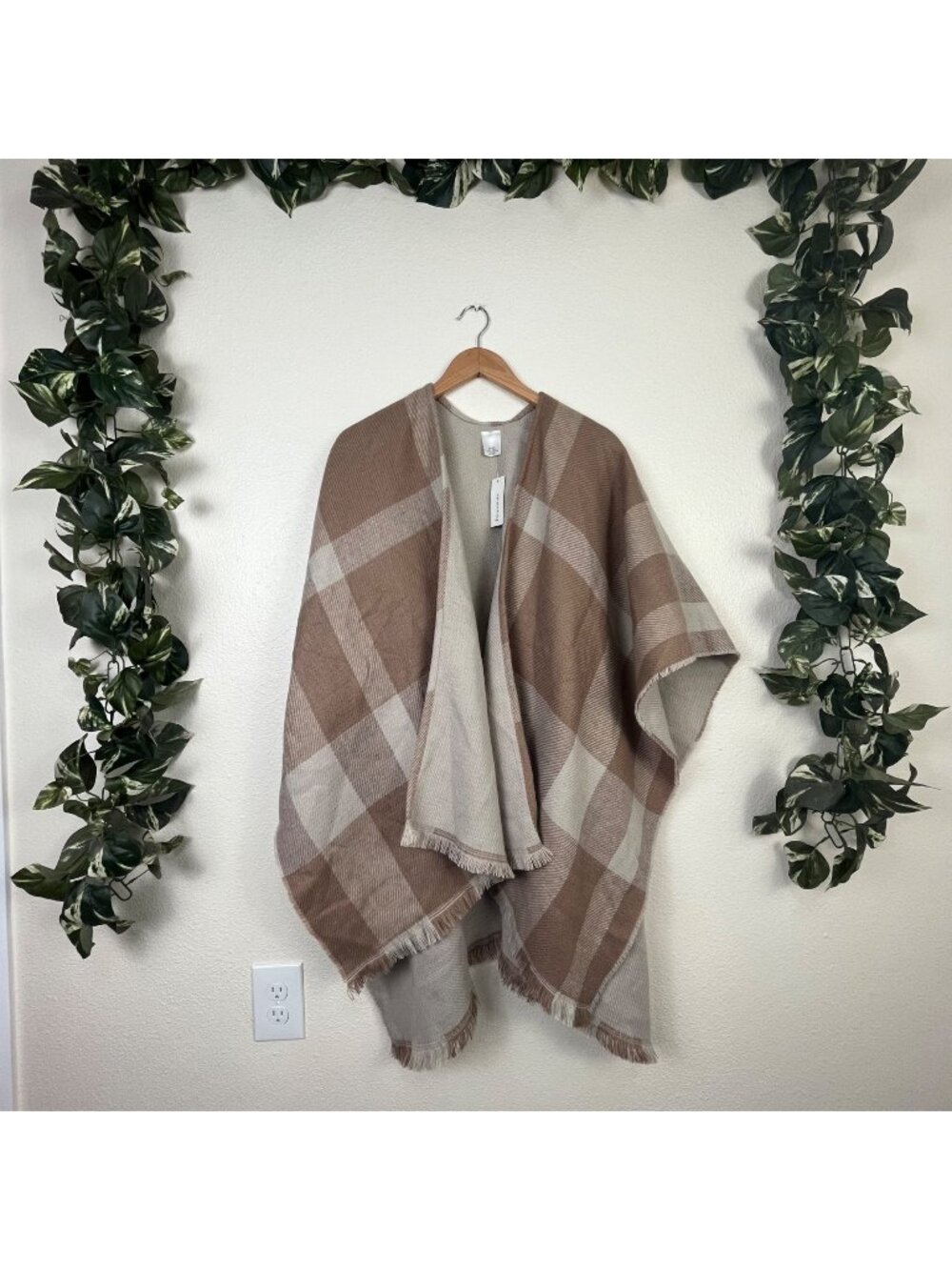 Francesca’s Plaid Knit Open Shawl NWT Brown Tan Women’s One Size